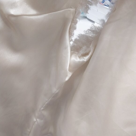 3650 Size Large Decree Sheep Fun Fur Lined Vest. - Picture 6 of 6